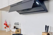 解决油烟机离墙面太近的问题（油烟机距离墙面过近的危害及解决方法）