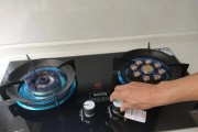 如何应对燃气灶关上后仍在燃烧的情况（有效应对燃气灶关上依然燃烧的紧急情况，确保家庭安全）