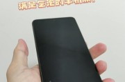 两招解决手机贴膜气泡（轻松实现完美贴膜）