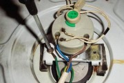 热水器清洗螺丝困难问题解决方法（使用家居工具轻松拆卸螺丝）