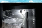 饮水机底部漏水的原因及解决方法（分析饮水机底部漏水的可能原因，提供解决方案和维修建议）
