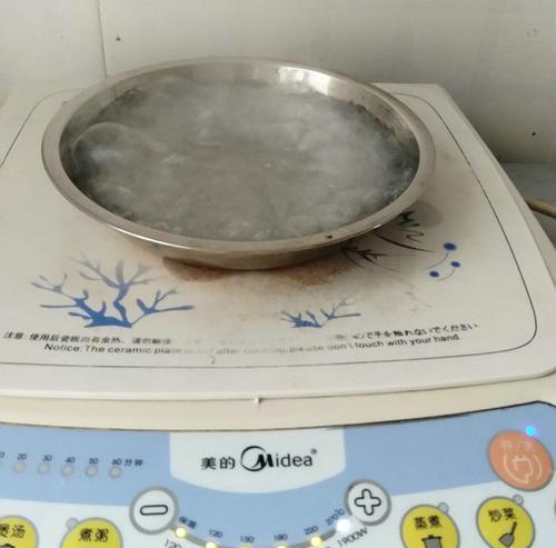电磁炉烧水变黄是什么原因？如何解决？