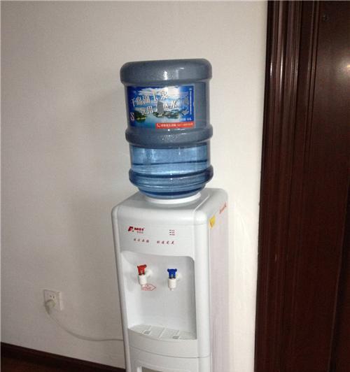 饮水机水瓶漏水了怎么办？维修步骤和技巧是什么？
