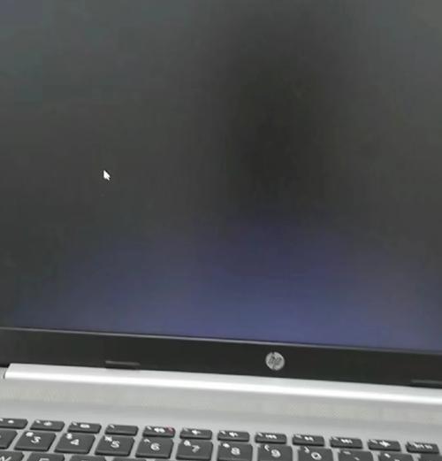 电脑连接后出现黑屏该如何解决？