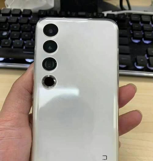 手机摄像头内置磁铁的作用是什么？如何利用这一特性？
