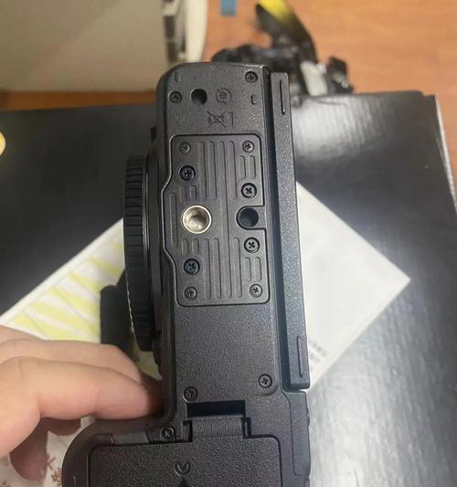 相机镜头脏了怎么清洁？
