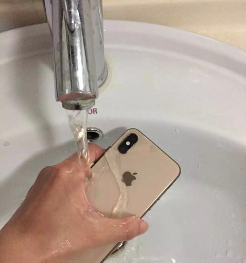 苹果手机充电器插口进水了怎么办？进水后如何处理？