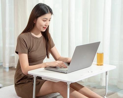 笔记本电脑如何在桌子上立起来？有什么好方法？