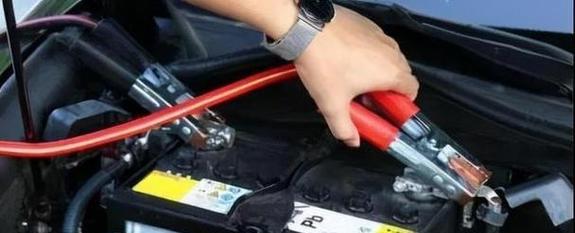 车电瓶充电器如何正确取下？