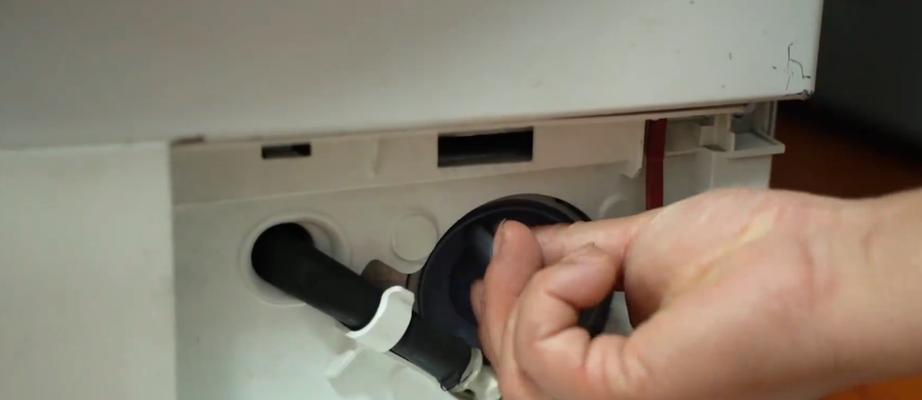 滚筒洗衣机积水问题如何解决？常见原因有哪些？