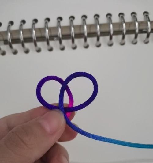 手机壳穿孔绳子打结方法是什么？