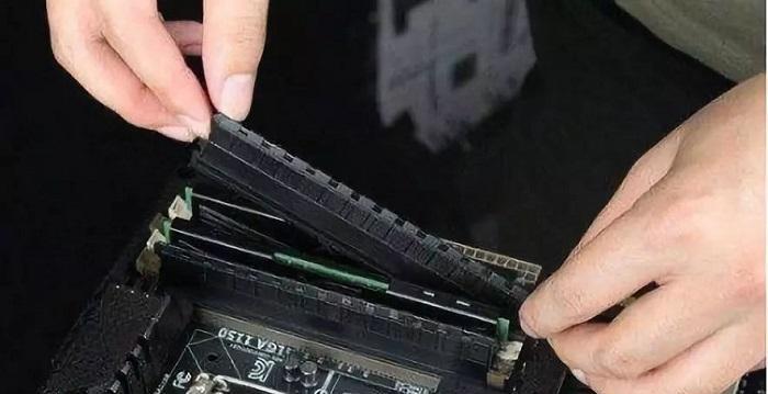 如何打开电脑的外置内存？外置内存使用不当会怎样？