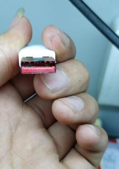 数据线口发黑的原因是什么？如何有效处理发黑问题？