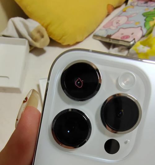 苹果手机镜头为什么变黄？如何解决和预防？