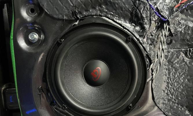 小汽车低音炮声音调整的方法是什么？