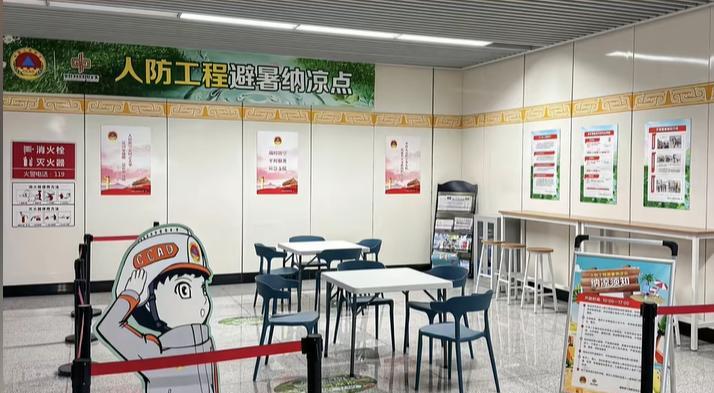 人民的地铁！郑州地铁设置纳凉处，标语引全网泪奔：建设者休息区