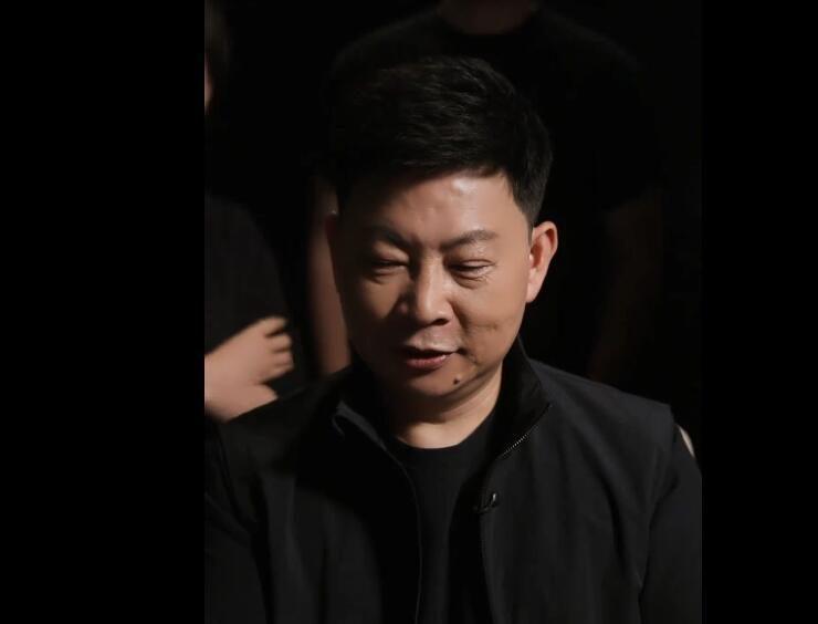 被黄仁勋点赞！最便宜的华为旗舰新机来了：人人买得起
