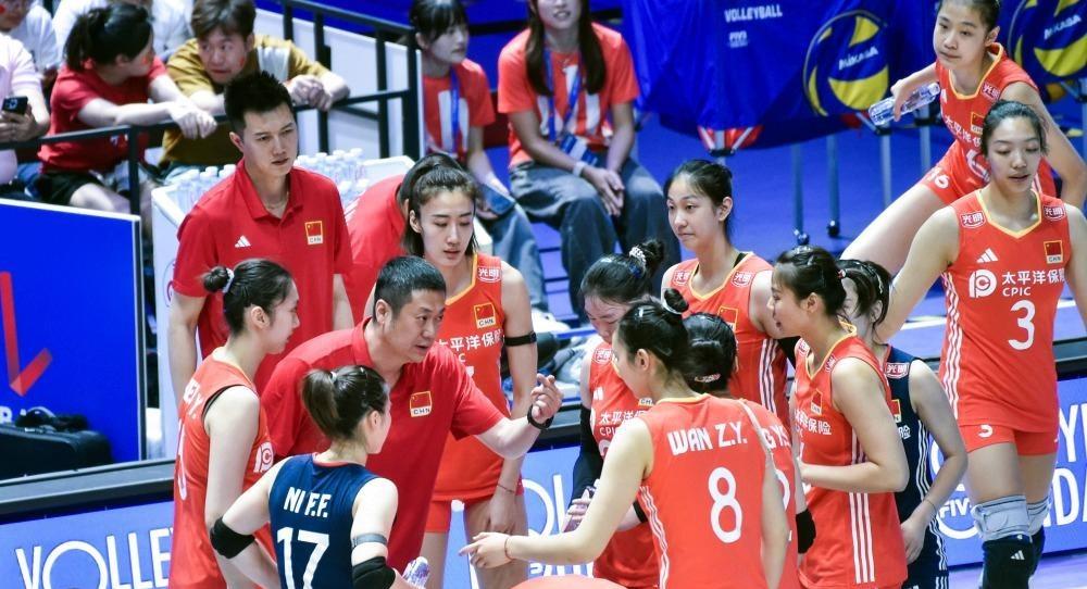 破格提拔！女排迎来新大脑，16岁扛国家队大旗，球迷呼吁老将回归