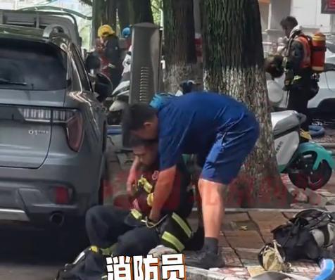 宠物店火灾监控曝光，店长冒死救生感动全网：没人比我更知道位置