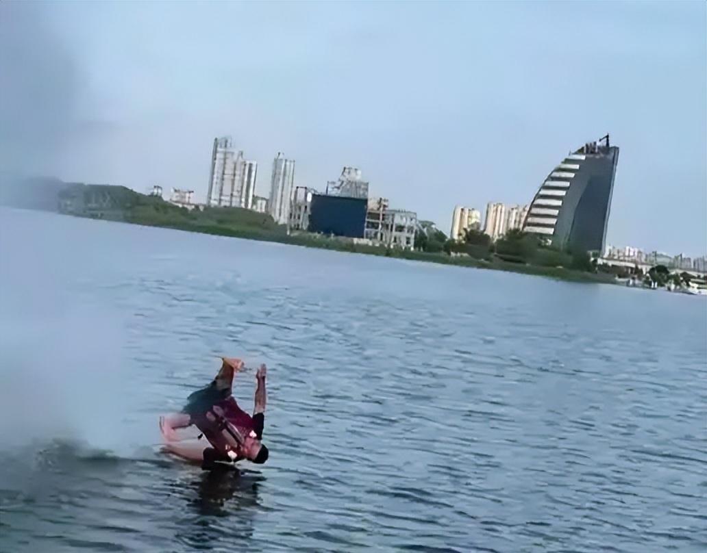 两艇相撞两人身亡后续！死状太惨烈，知情人曝猛料，乘客并不无辜