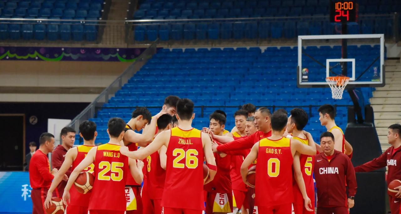 CCTV5直播，中国男篮VS沙特，新五虎出炉，胡金秋率队争开门红