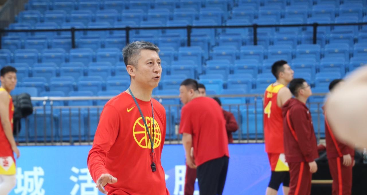 CCTV5直播，中国男篮VS沙特，新五虎出炉，胡金秋率队争开门红