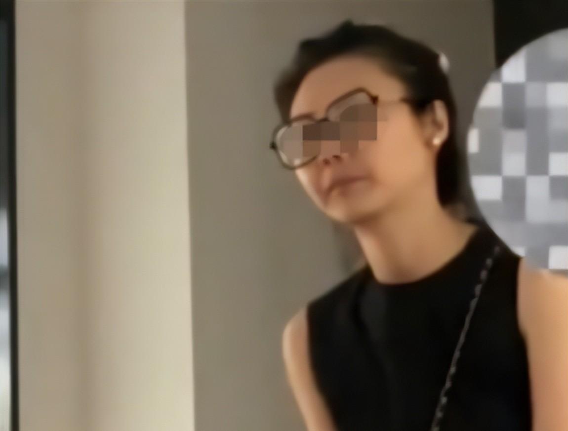 女子洗头被摸：维权过程发狂，店长硬刚不赔偿，桂林人无辜躺枪