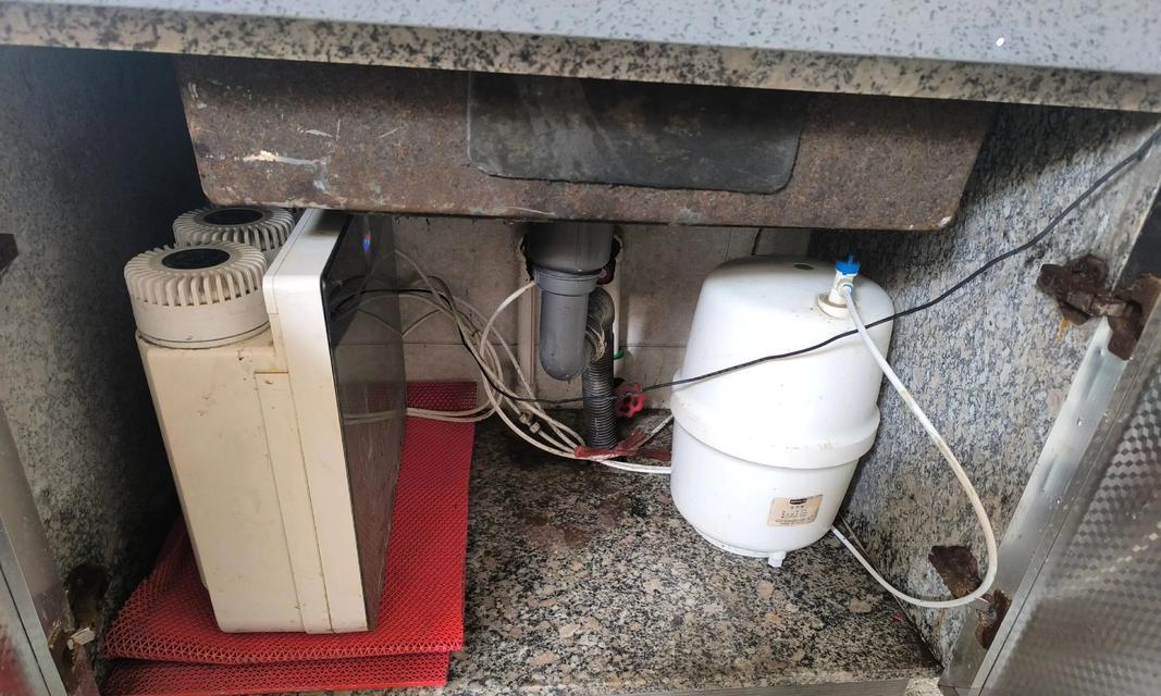 专业维修净水器的价格是多少？（深入了解净水器维修成本及费用）