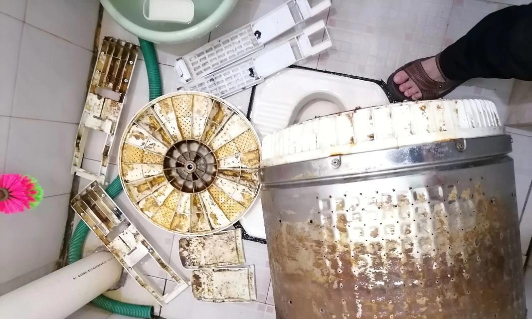 洗衣机显示清洗桶的原因与解决方法（清洗桶功能及故障排除方法）