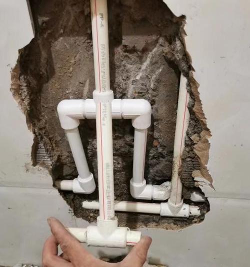 燃气灶漏水的解决方法（解决燃气灶漏水问题的实用技巧）