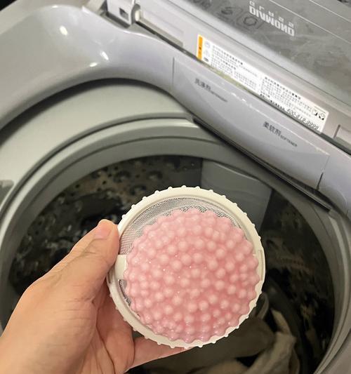 以泡泡球清洗滚筒洗衣机（简单又高效的洗衣机清洁方法）