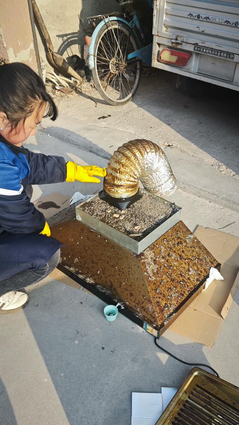 老式清洗油烟机网拆装全攻略（简单易行的步骤教你拆装老式清洗油烟机网）