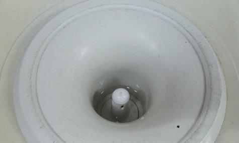 解决饮水机外表发黄问题的实用方法（如何去除饮水机外表黄色污渍，让饮水机焕然一新）