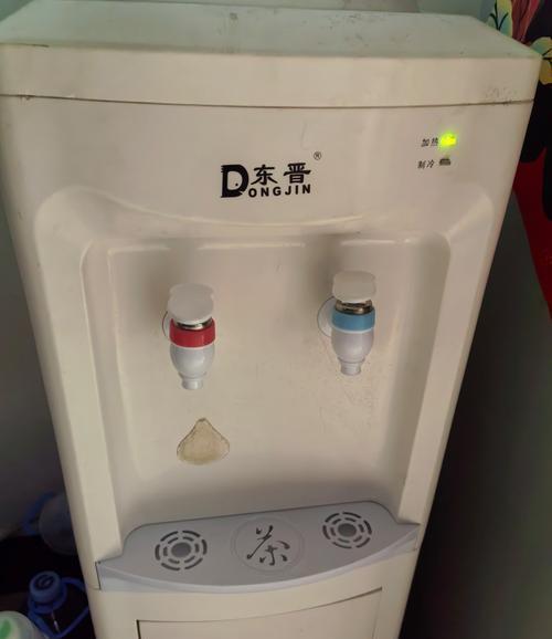 饮水机后面漏水问题分析与解决方法（探索饮水机漏水原因，一起解决烦恼）