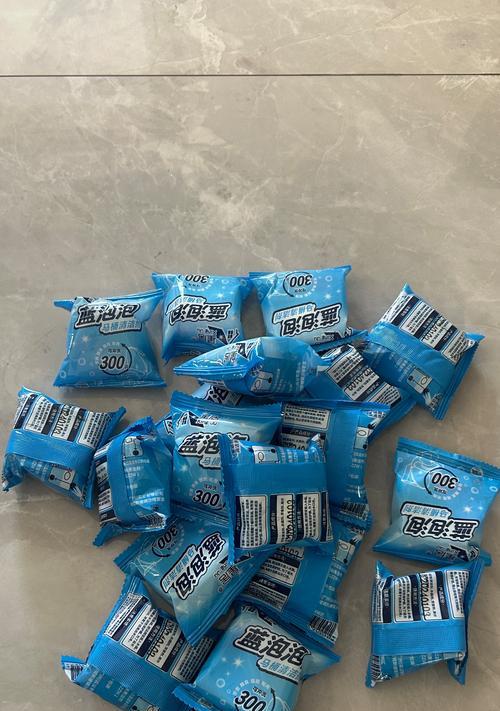 蓝泡泡马桶清洁剂的正确使用方法（让马桶一秒变崭新，）