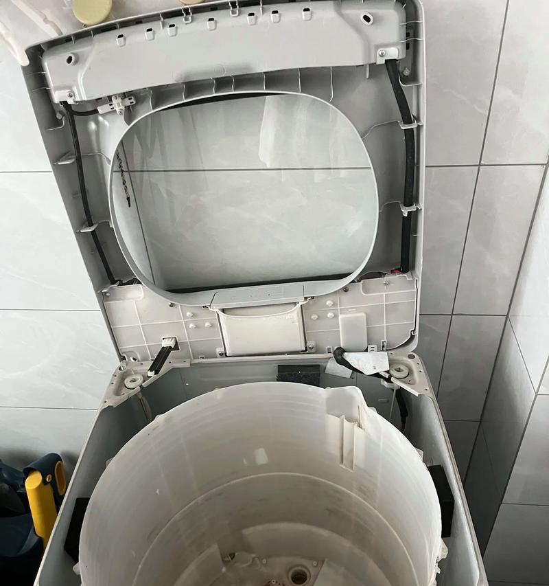 不拆洗衣机的清洗技巧（让洗衣机保持清洁的小窍门）