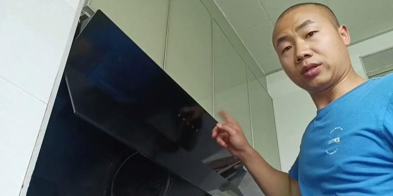 如何清洗油烟机漏的油（简便有效的清洗方法）