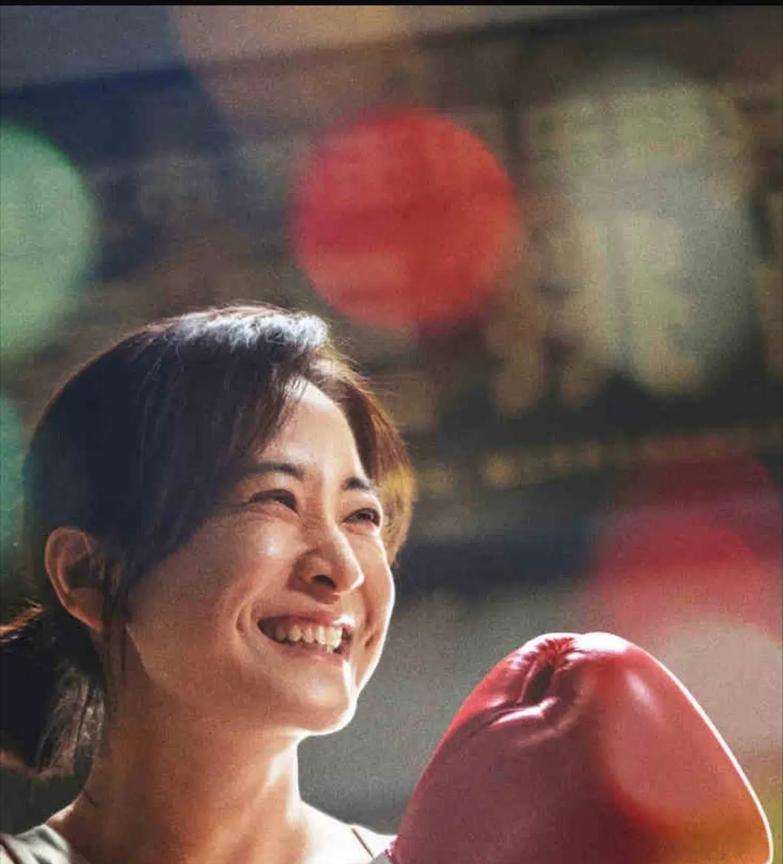 退出春晚、被综艺"开除"，"消失"1年后，贾玲官宣喜讯，全网恭喜