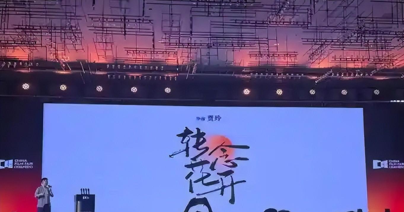 退出春晚、被综艺"开除"，"消失"1年后，贾玲官宣喜讯，全网恭喜
