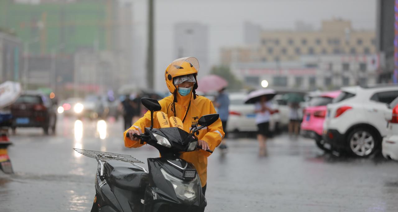 新一轮强降雨中心已定！8月30日天气预报，高温暴雨分布如下