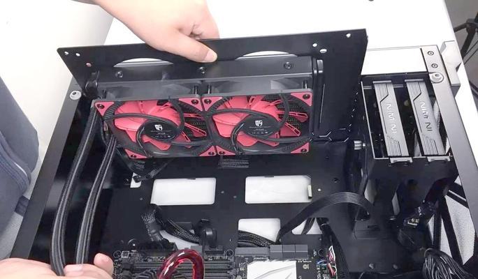水冷散热器加屏幕的步骤是什么？需要注意哪些问题？