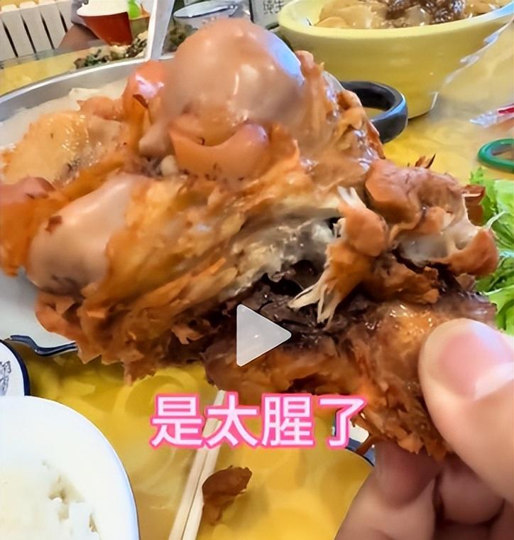 博主长春吃饭被宰，一瓶雪碧卖25，店家嚣张不认错，更多黑料被扒