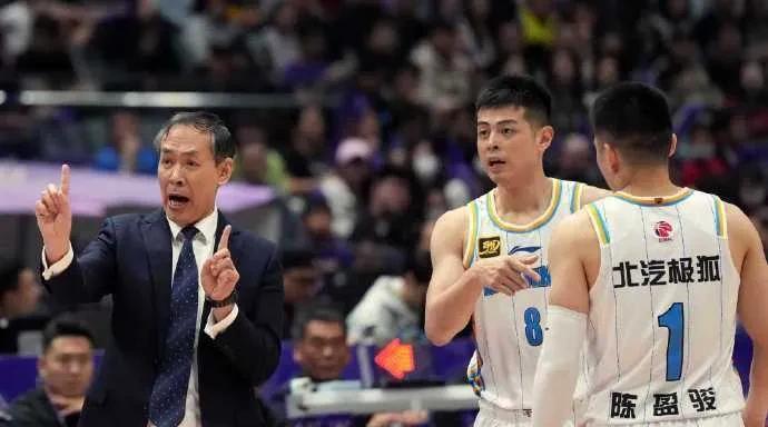 仅隔24小时！CBA第4笔重磅签约达成，赵睿加盟北京，南北两强争冠