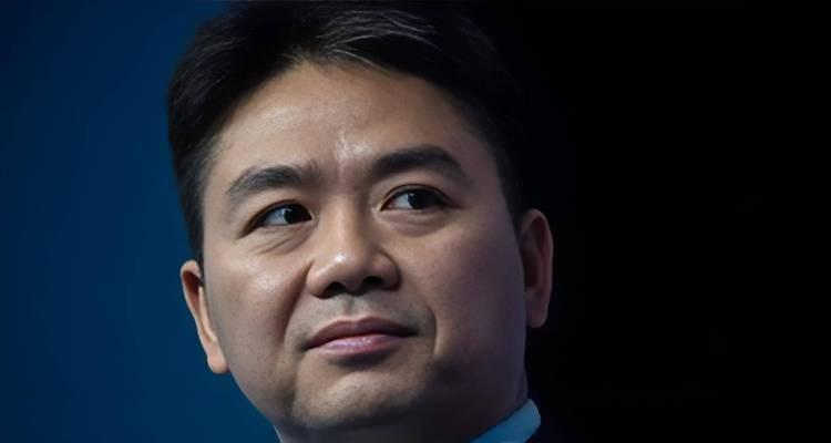 一觉醒来，刘强东“天塌了”！和老乡喝断片做鬼脸卖萌，全网疯传