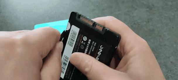 积木固态硬盘拆解步骤是什么？