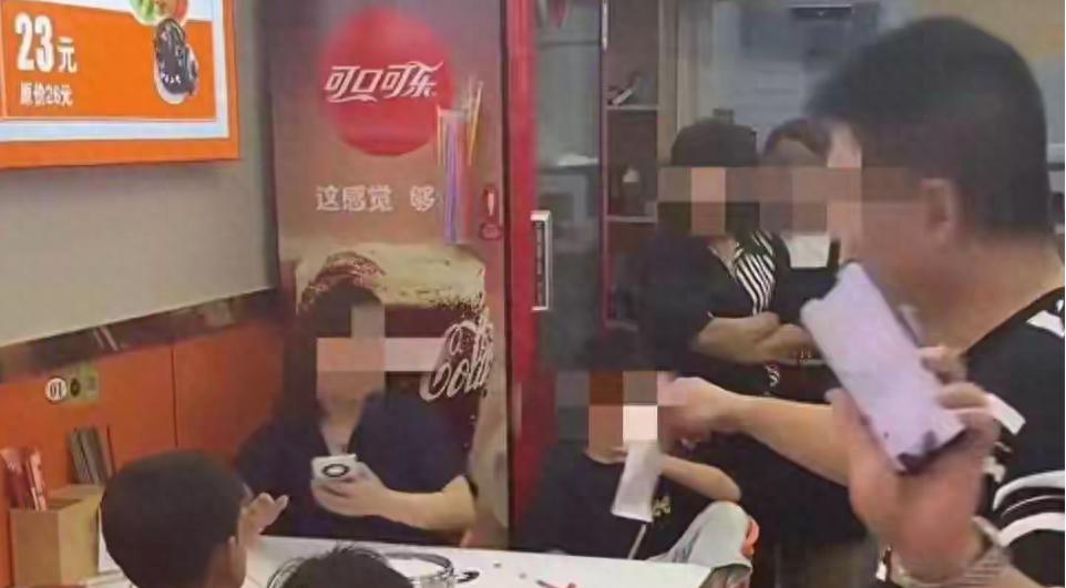 “续面事件”后续！招牌已拆除，铺面人去楼空，网友:换地方了