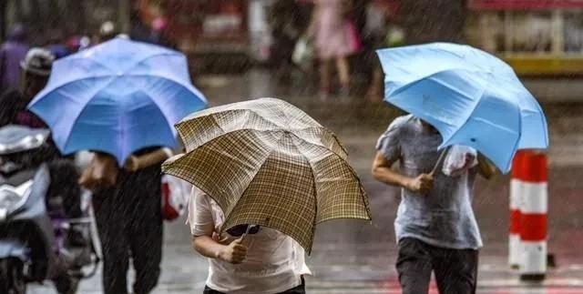 新一轮强冷空气+暴雨来袭，16-18日出门请留意雨水和大风