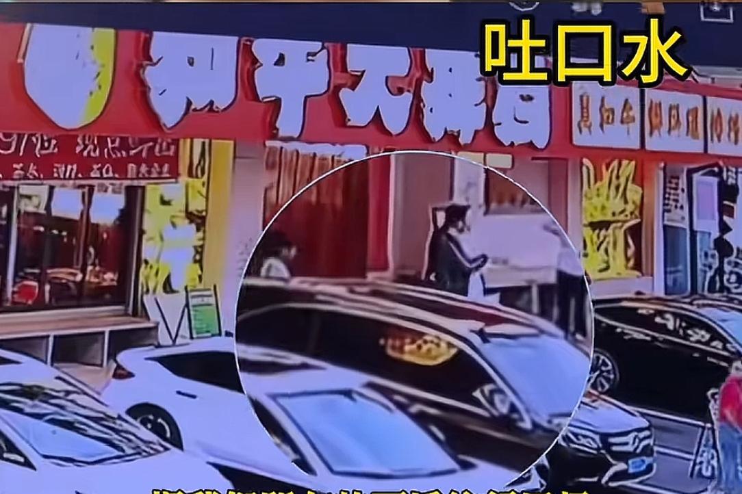 女子吃自助被扣押金后续！店里撒泼吐口水，商家却要自行承担损失