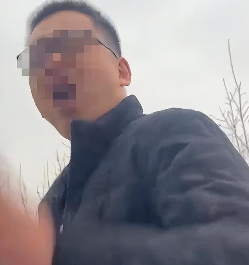 女孩曝景德镇出租车宰客，司机辱骂还抢手机，报警后态度更恶劣